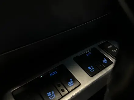 Toyota Land Cruiser Luxe 2017 года за 32 990 000 тг. в Алматы – фото 12