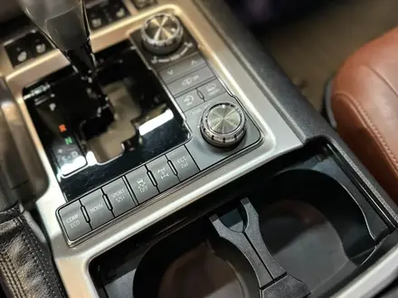 Toyota Land Cruiser Luxe 2017 года за 32 990 000 тг. в Алматы – фото 14