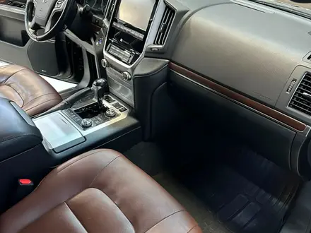 Toyota Land Cruiser Luxe 2017 года за 32 990 000 тг. в Алматы – фото 15