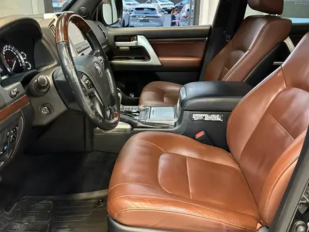 Toyota Land Cruiser Luxe 2017 года за 32 990 000 тг. в Алматы – фото 9