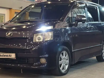 Toyota Voxy 2008 года за 4 300 000 тг. в Караганда – фото 4