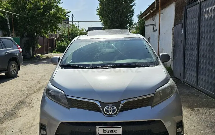 Toyota Sienna 2015 года за 11 500 000 тг. в Алматы