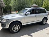 Volkswagen Touareg 2008 года за 7 500 000 тг. в Шымкент – фото 2