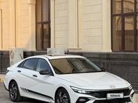 Hyundai Elantra 2023 года за 8 150 000 тг. в Шымкент