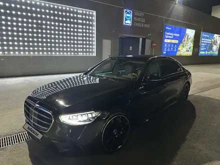 Mercedes-Benz S 580 2022 года за 77 000 000 тг. в Шымкент – фото 2