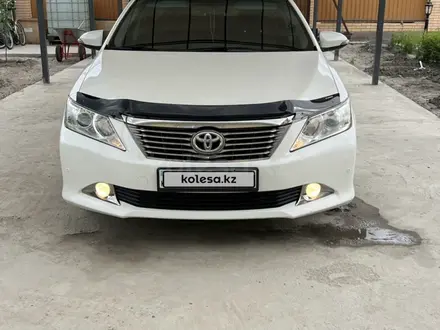 Toyota Camry 2014 года за 9 000 000 тг. в Атырау – фото 2