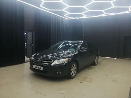 Toyota Camry 2011 года за 6 100 000 тг. в Уральск – фото 3