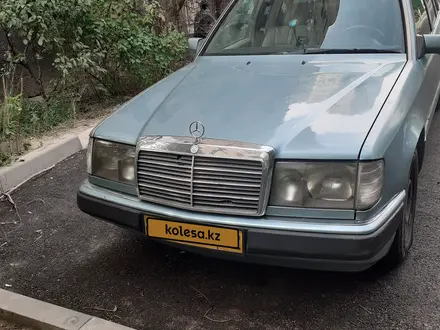 Mercedes-Benz E 260 1991 года за 900 000 тг. в Алматы