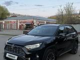 Toyota RAV4 2020 года за 15 500 000 тг. в Петропавловск – фото 2