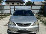 Toyota Camry 2005 года за 4 100 000 тг. в Атырау – фото 2