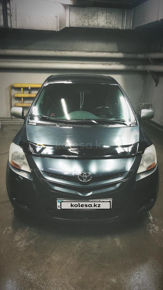 Toyota Yaris 2010 г.