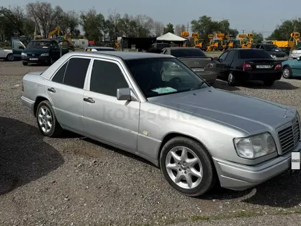 Mercedes-Benz E 200 1995 года за 1 550 000 тг. в Алматы – фото 3