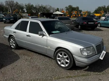 Mercedes-Benz E 200 1995 года за 1 550 000 тг. в Алматы – фото 4