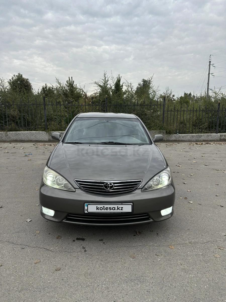 Toyota Camry 2004 г.