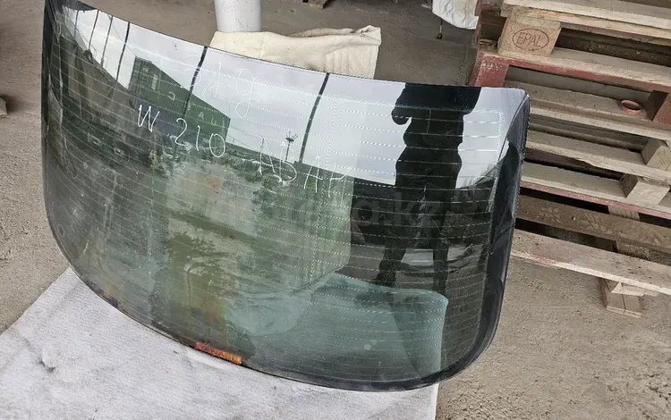 Лобовое стекло Задная на W210 за 45 000 тг. в Шымкент
