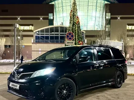 Toyota Sienna 2016 года за 14 500 000 тг. в Актобе