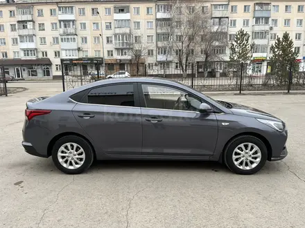 Hyundai Accent 2021 года за 9 100 000 тг. в Петропавловск – фото 2
