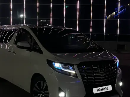 Toyota Alphard 2018 года за 19 500 000 тг. в Актобе – фото 2