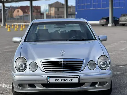 Mercedes-Benz E 320 2001 года за 5 950 000 тг. в Астана – фото 3