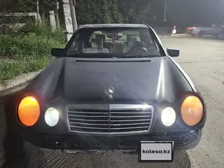 Mercedes-Benz E 230