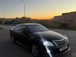 Toyota Crown, 2010
