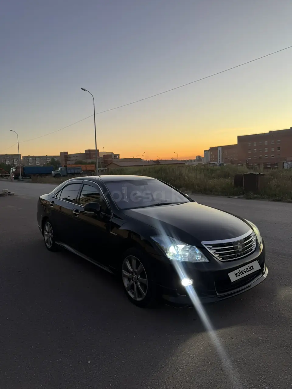 Toyota Crown, 2010