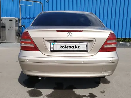 Mercedes-Benz C 180 2001 года за 3 300 000 тг. в Караганда – фото 9