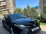 Toyota Camry 2019 года за 13 800 000 тг. в Алматы – фото 2