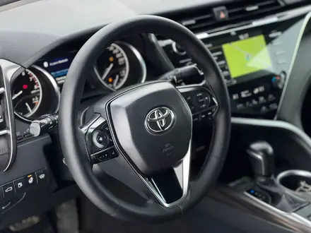 Toyota Camry 2018 года за 15 700 000 тг. в Актобе – фото 6