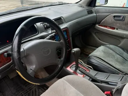 Toyota Camry 1998 года за 2 500 000 тг. в Жаркент – фото 2