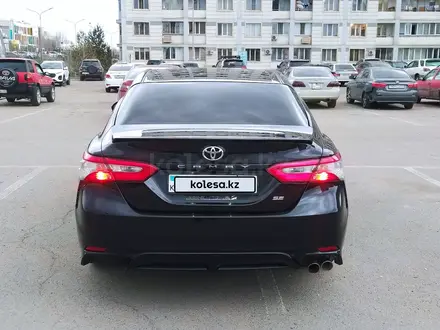 Toyota Camry 2018 года за 11 500 000 тг. в Алматы – фото 9