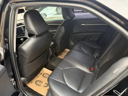 Toyota Camry 2019 года за 16 000 000 тг. в Алматы – фото 14