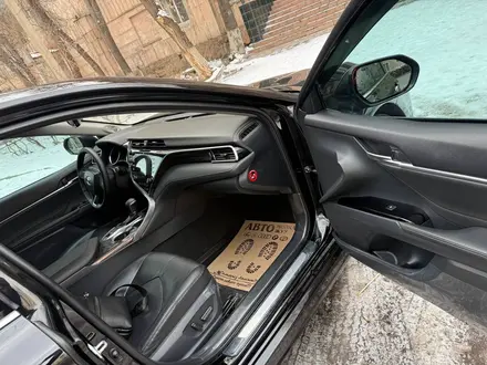 Toyota Camry 2019 года за 16 000 000 тг. в Алматы – фото 18
