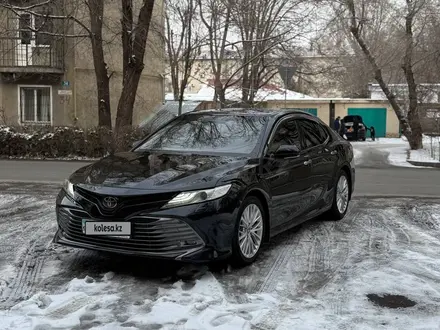 Toyota Camry 2019 года за 16 000 000 тг. в Алматы