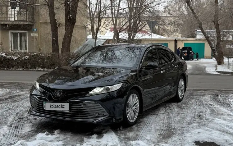 Toyota Camry 2019 года за 16 000 000 тг. в Алматы