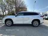 Toyota Highlander 2022 года за 30 000 000 тг. в Шымкент – фото 3