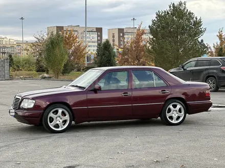 Mercedes-Benz E 320 1995 года за 3 700 000 тг. в Талдыкорган – фото 11