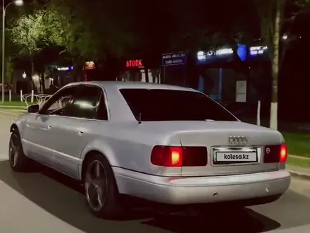 Audi A8 1994 года за 1 600 000 тг. в Уральск