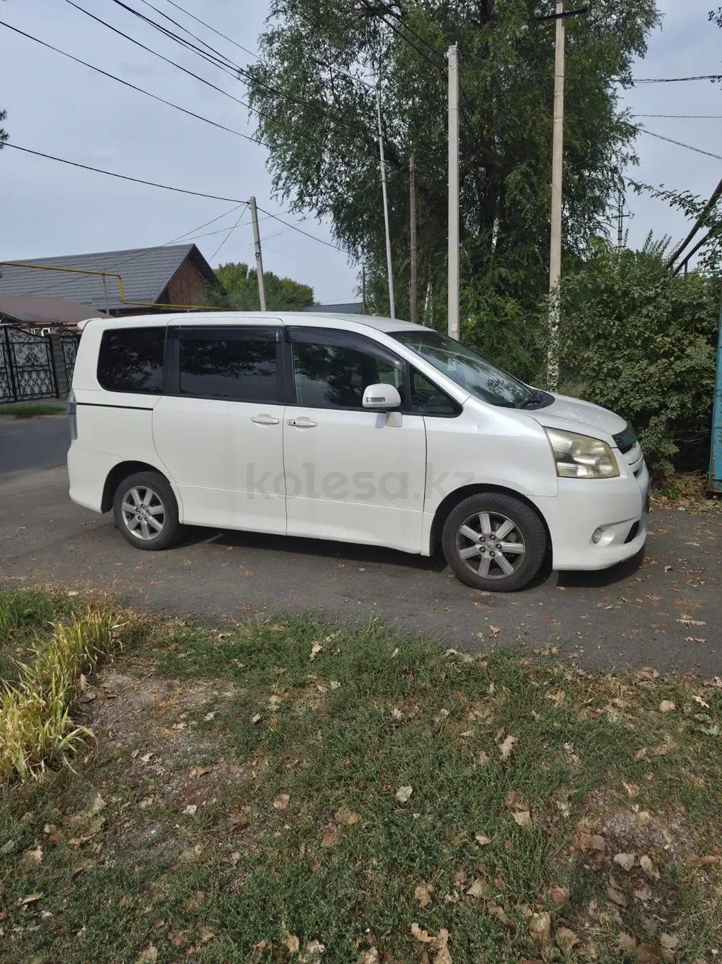 Toyota Noah, 2008