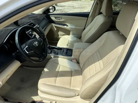 Toyota Camry 2015 года за 8 200 000 тг. в Атырау – фото 17