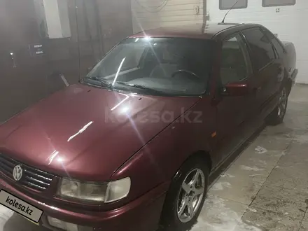 Volkswagen Passat 1995 года за 1 300 000 тг. в Караганда – фото 3