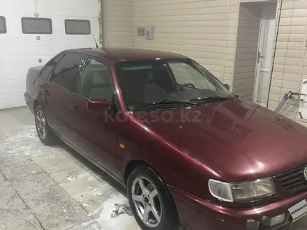 Volkswagen Passat 1995 года за 1 300 000 тг. в Караганда – фото 2