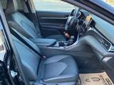 Toyota Camry 2022 года за 14 700 000 тг. в Шымкент – фото 3