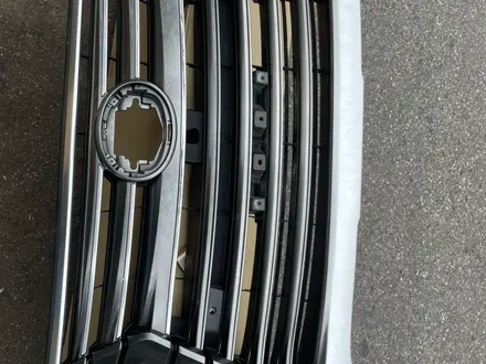 Решетка радиатора Lexus Lx 570 оригинал за 120 000 тг. в Алматы