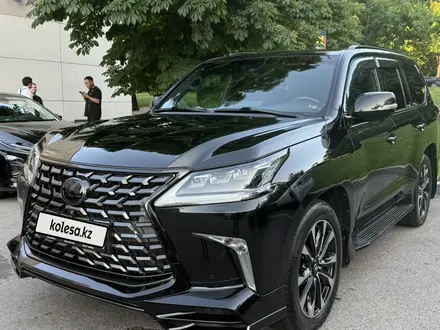 Lexus LX 570 2016 года за 38 000 000 тг. в Алматы