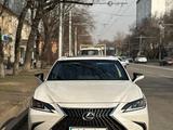 Lexus ES 250 2022 года за 20 500 000 тг. в Алматы