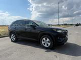 Toyota RAV4 2020 года за 14 300 000 тг. в Актобе – фото 5