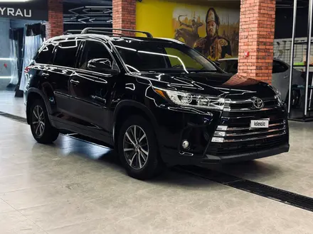 Toyota Highlander 2017 года за 16 800 000 тг. в Алматы