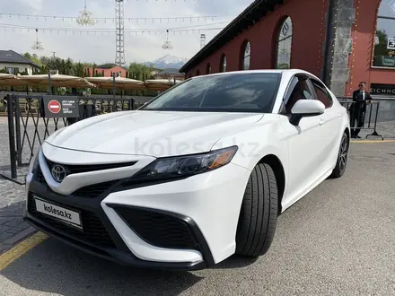 Toyota Camry 2021 года за 12 800 000 тг. в Алматы – фото 4