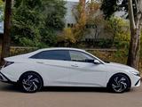 Hyundai Elantra 2023 годаfor8 100 000 тг. в Алматы – фото 4